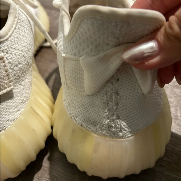 Authentic Adidas Yeezy Boost 350 V2 6.5Sz in Triple white - Picture 6 of 7